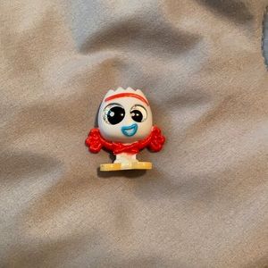 Disney doorables Forky